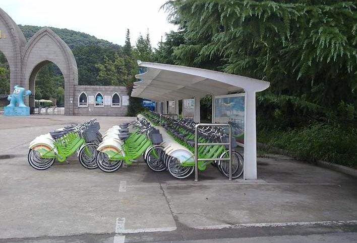 膜結構自行車棚